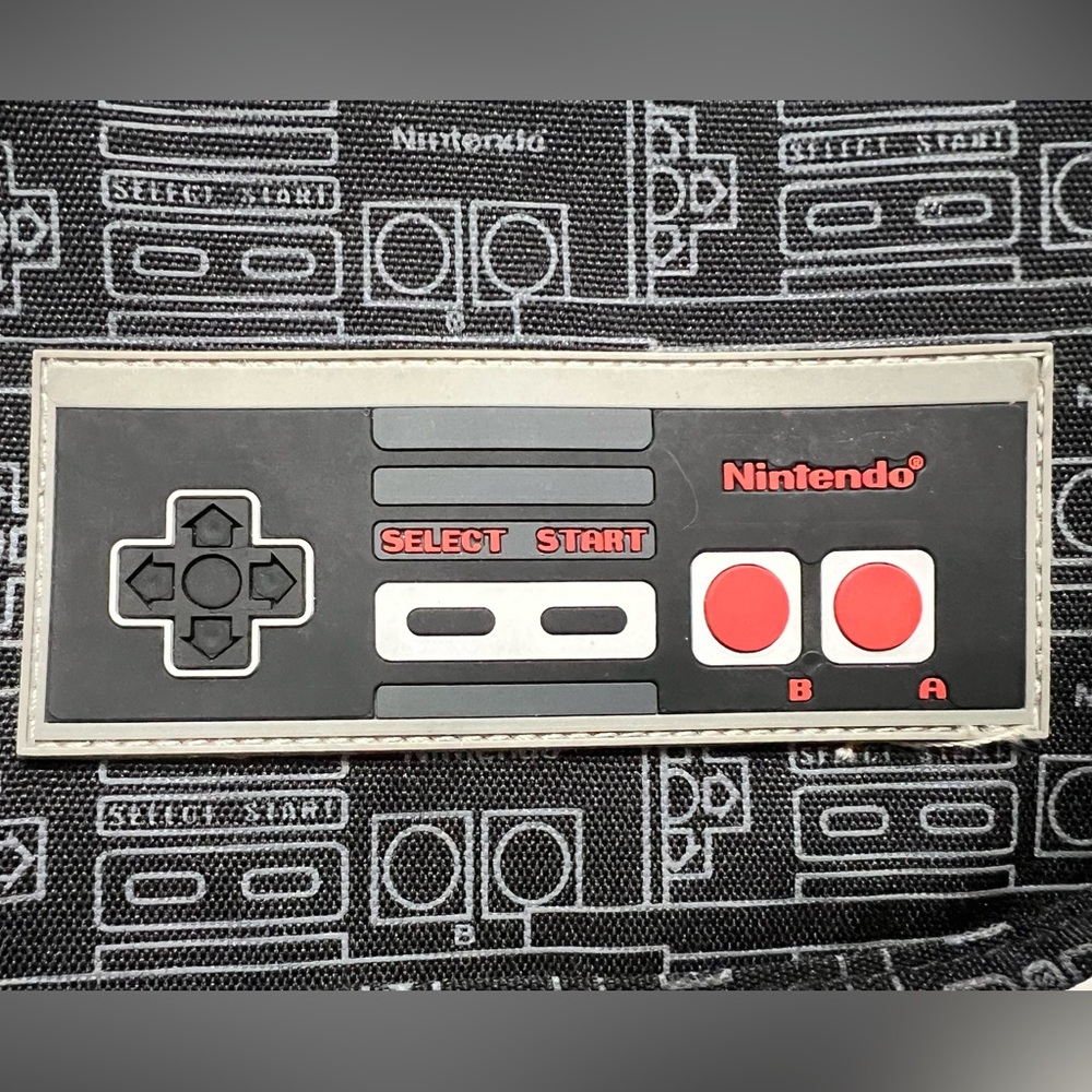Nintendo Rare Retro Controller Pattern Laptop Mes… - image 2